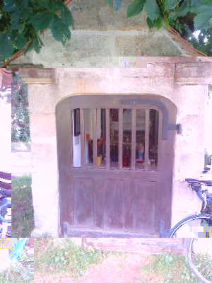 DSCF00450.jpg (139.22 KiB) 4835 mal betrachtet Die kleine Kapelle an der Weggabelung, hier wollte ich immer schon mal anhalten